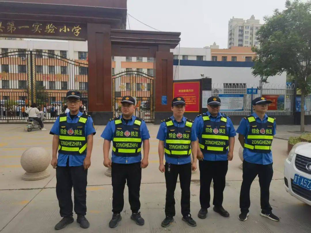 高考执勤-考点周边 (7).jpg